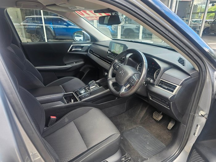 2023 Mitsubishi Outlander LS