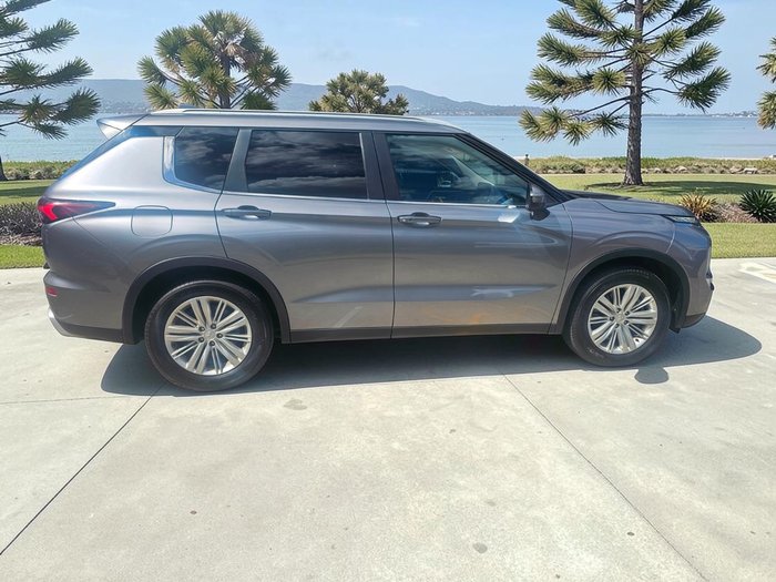 2023 Mitsubishi Outlander LS