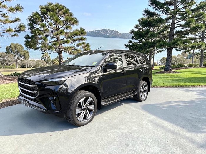 Isuzu MU-X LS-T