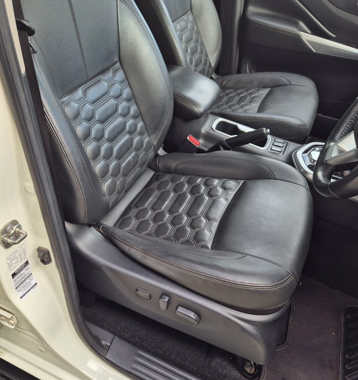 2021 Nissan Navara ST-X