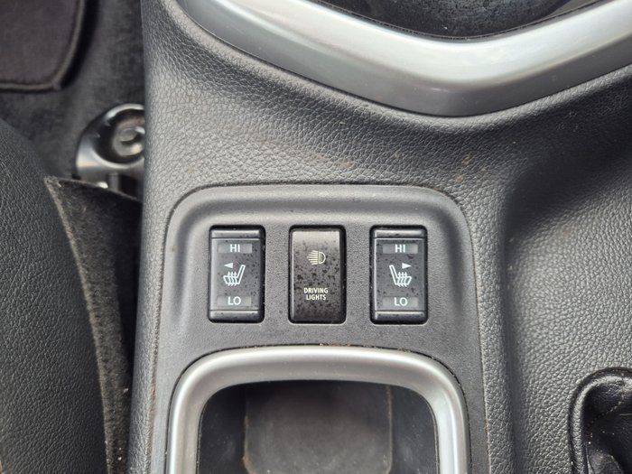 2021 Nissan Navara ST-X