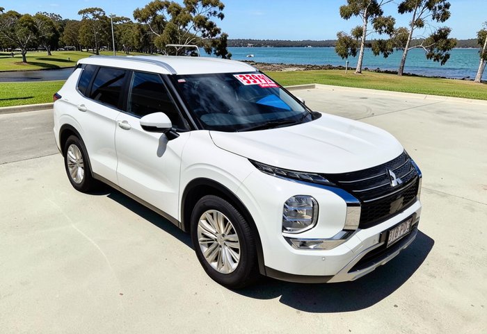2023 Mitsubishi Outlander LS