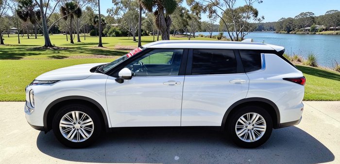 2023 Mitsubishi Outlander LS