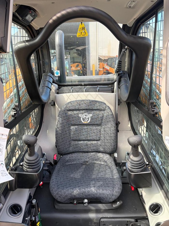 2025 CASE Tv450b