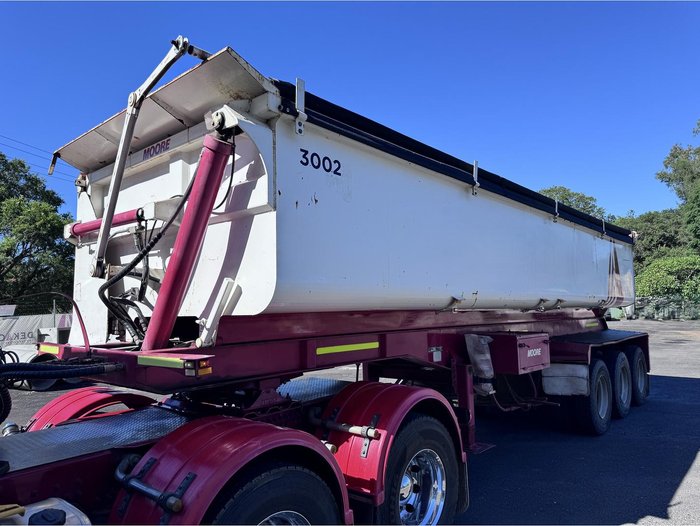2014 Moore Tri-Axle