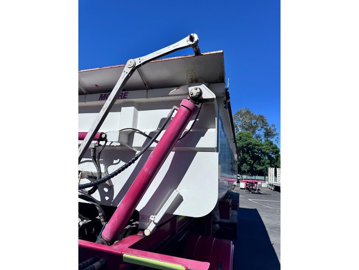 2014 Moore Tri-Axle