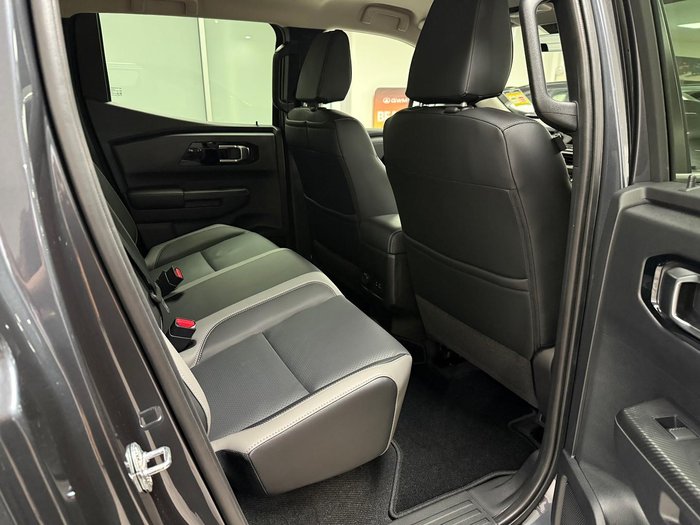 2026 Nissan Navara ST-X