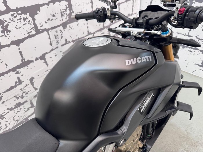 2021 Ducati Streetfighter V4 S Streetfighter Black