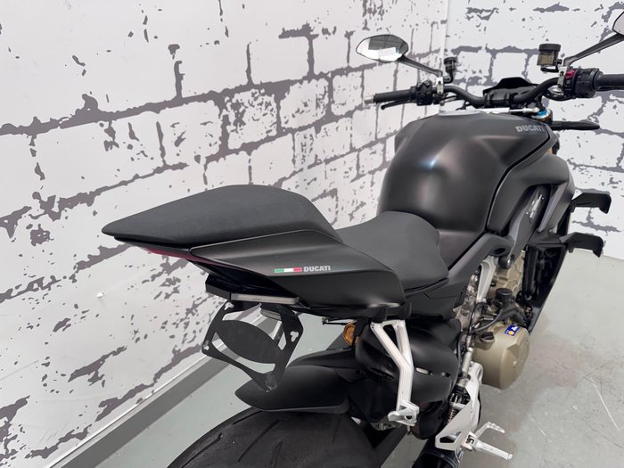 2021 Ducati Streetfighter V4 S Streetfighter Black