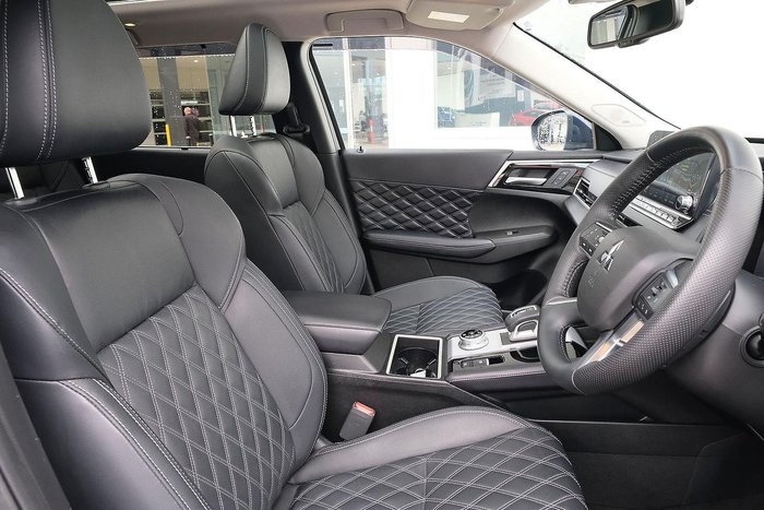 2024 Mitsubishi Outlander Exceed