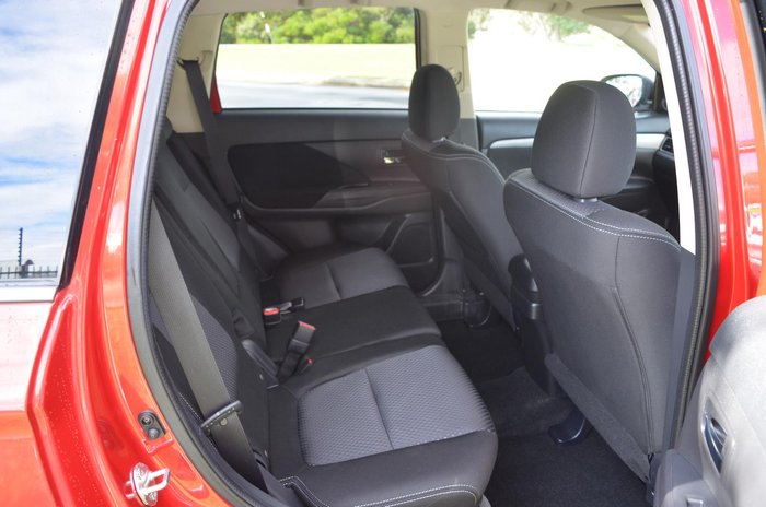 2016 Mitsubishi Outlander LS