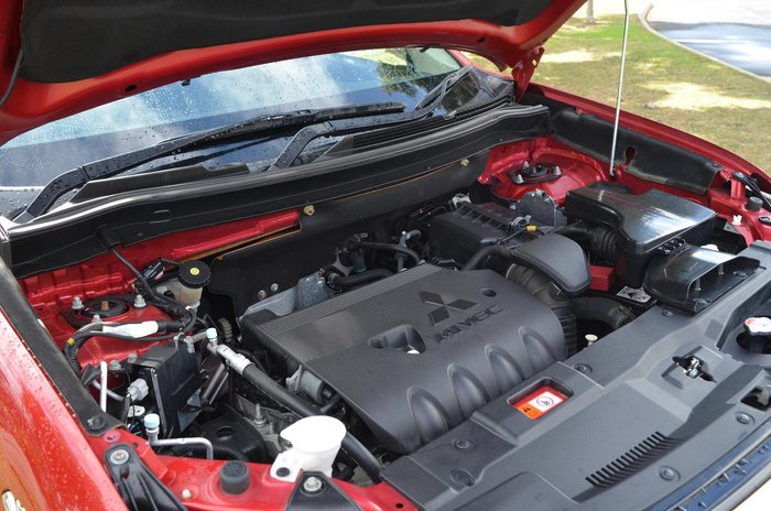 2016 Mitsubishi Outlander LS
