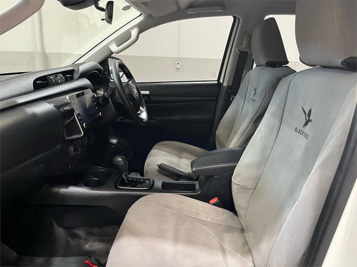2022 Toyota Hilux SR