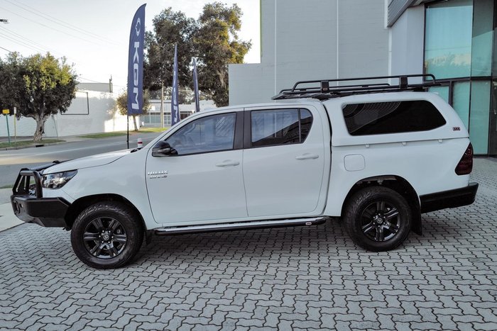 2022 Toyota Hilux SR