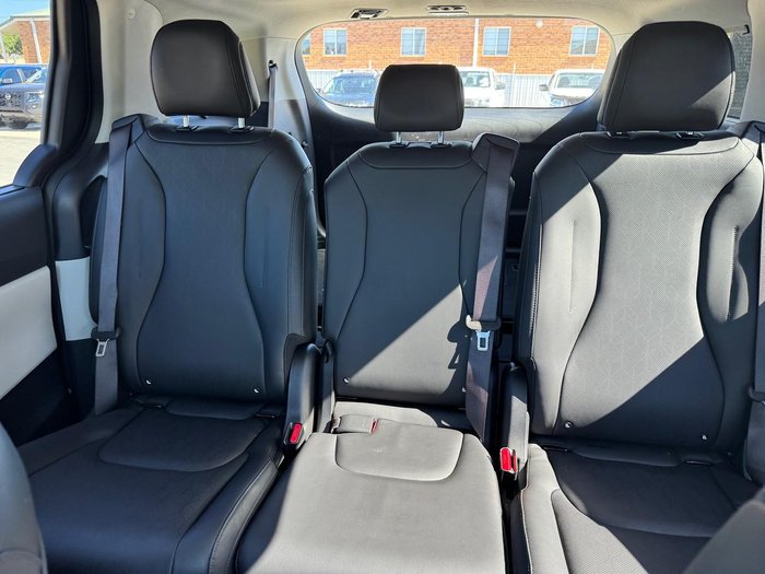 2024 Kia Carnival Platinum KA4 MY23 Panthera Metal
