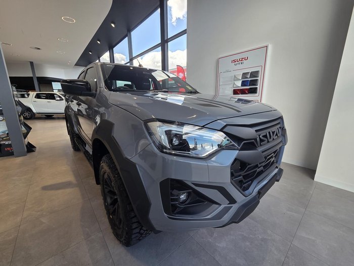 2025 Isuzu D-MAX BLADE