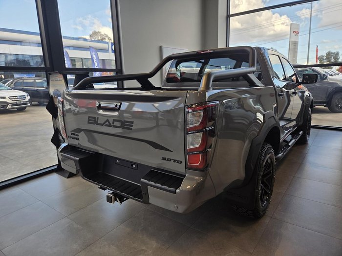 2025 Isuzu D-MAX BLADE