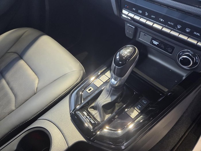 2025 Isuzu D-MAX BLADE
