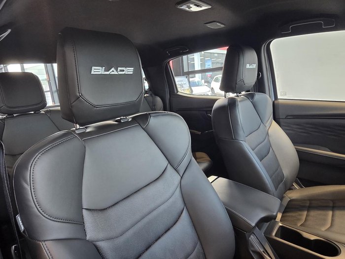 2025 Isuzu D-MAX BLADE
