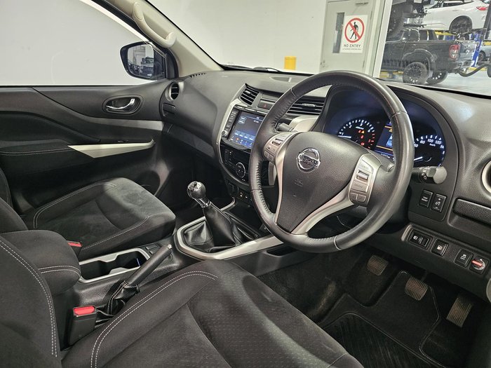 2020 Nissan Navara ST-X