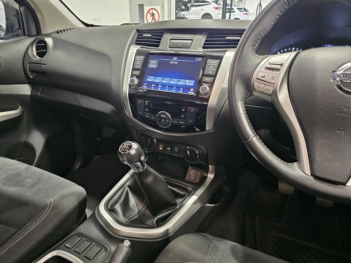2020 Nissan Navara ST-X