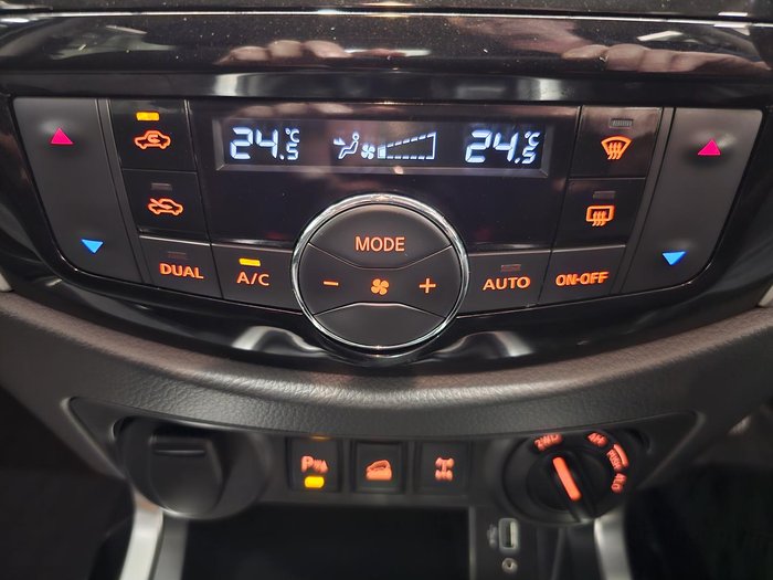 2020 Nissan Navara ST-X
