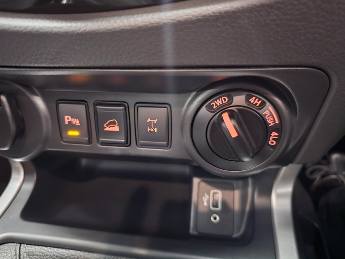 2020 Nissan Navara ST-X