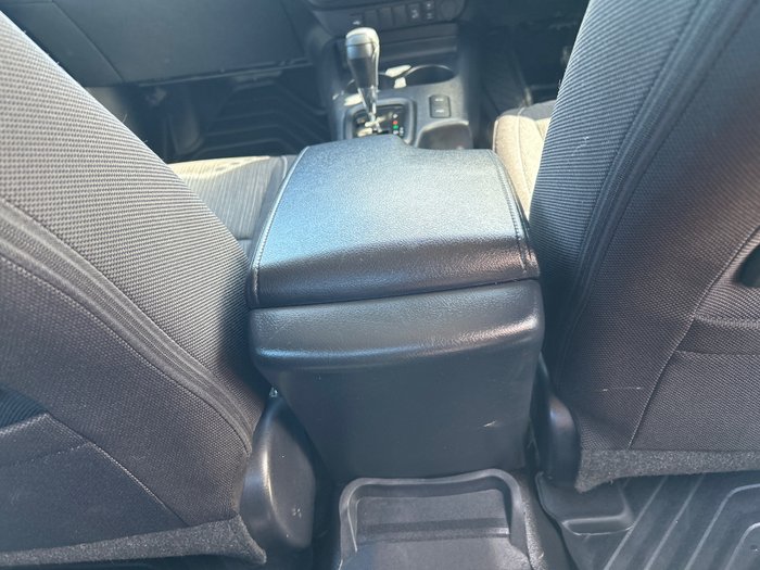 2025 Toyota HiLux SR