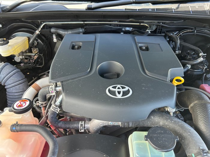 2025 Toyota HiLux SR