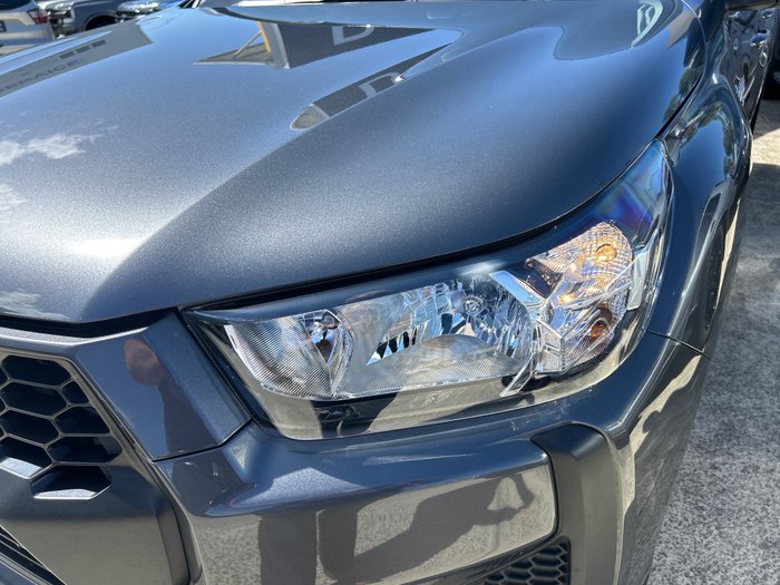 2025 Toyota HiLux SR