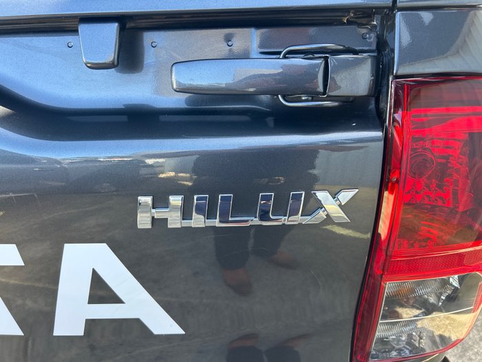 2025 Toyota HiLux SR