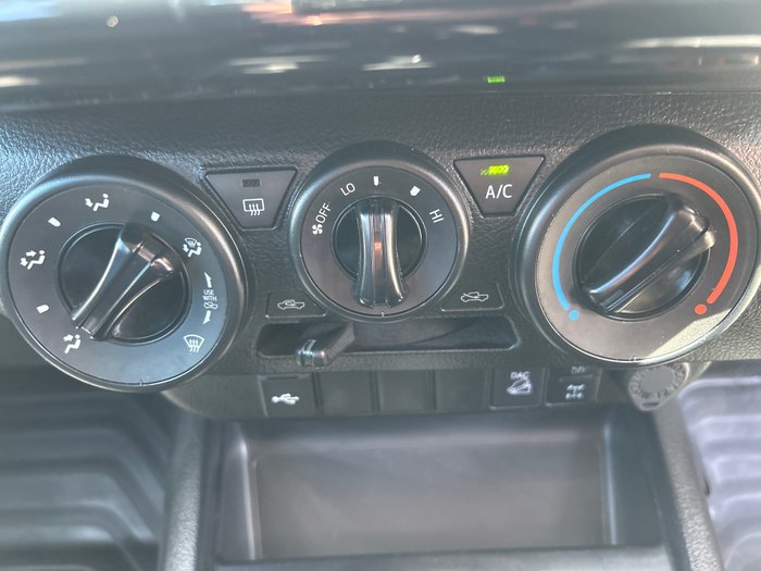 2025 Toyota HiLux SR