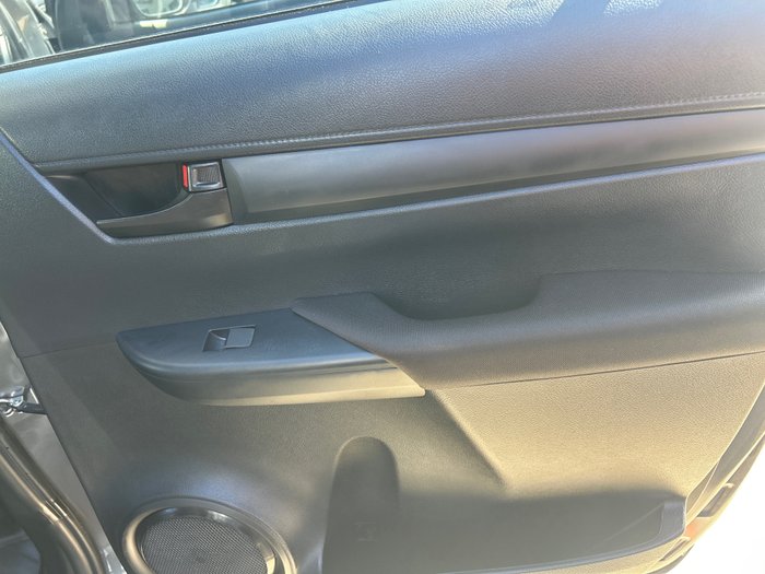 2025 Toyota HiLux SR