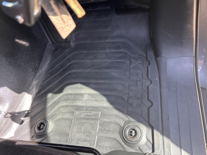 2025 Toyota HiLux SR