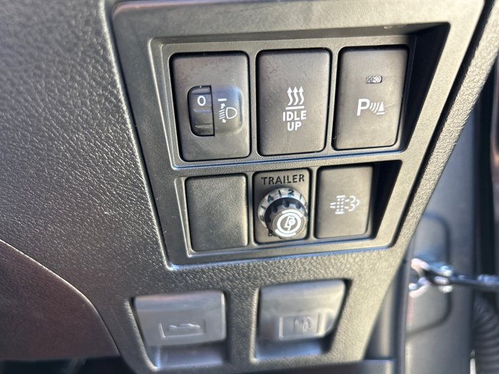 2025 Toyota HiLux SR