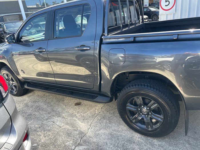 2025 Toyota HiLux SR