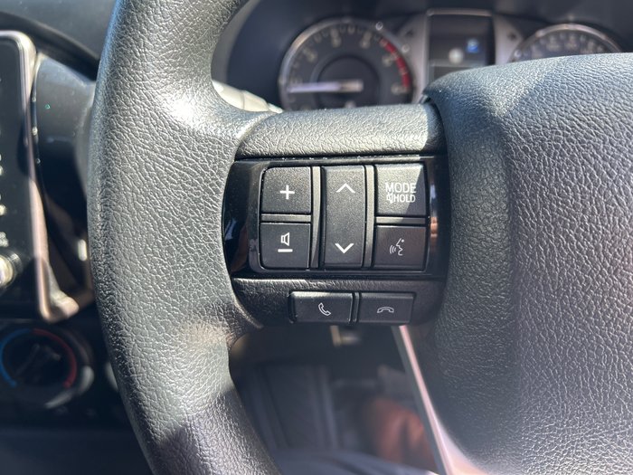 2025 Toyota HiLux SR