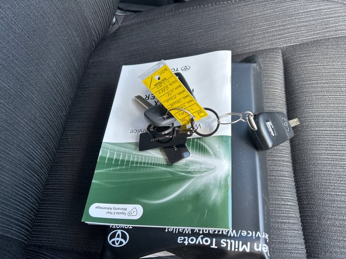 2025 Toyota HiLux SR