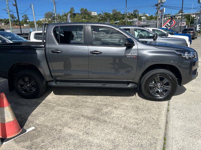 2025 Toyota HiLux SR