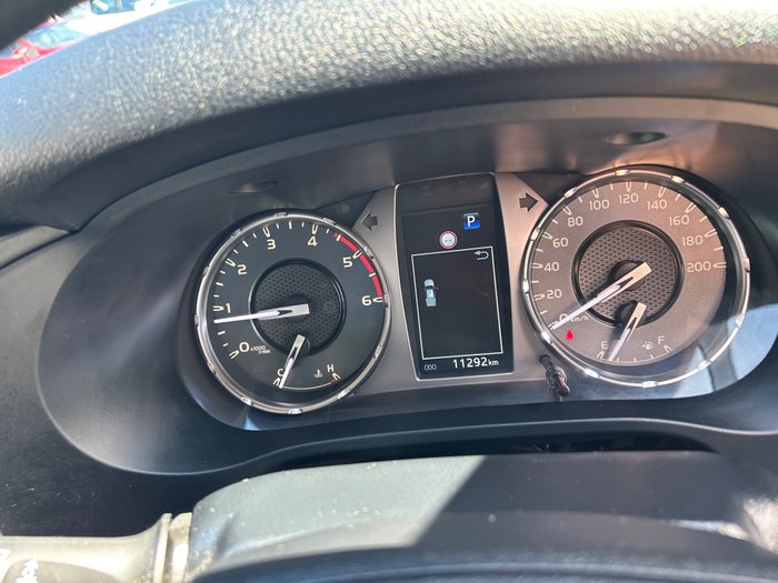 2025 Toyota HiLux SR