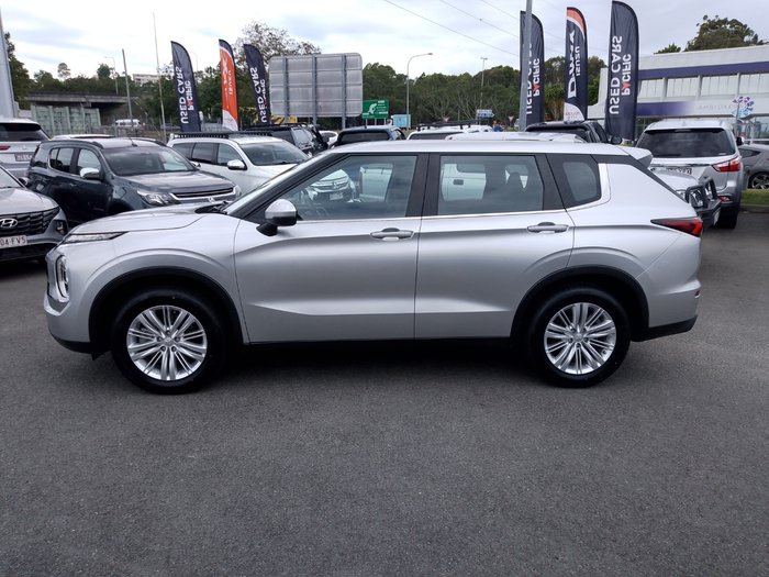 2022 Mitsubishi Outlander ES