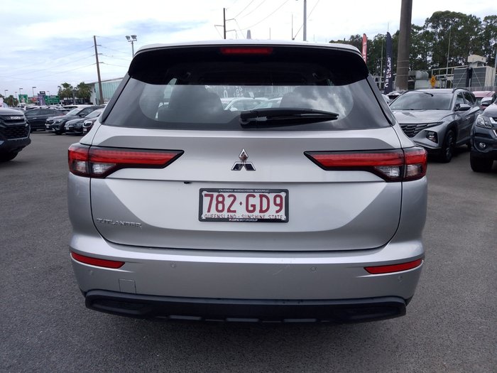 2022 Mitsubishi Outlander ES