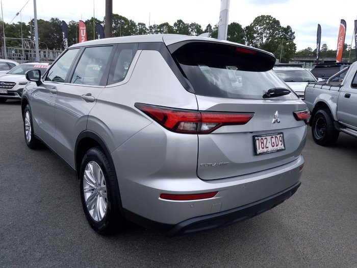 2022 Mitsubishi Outlander ES