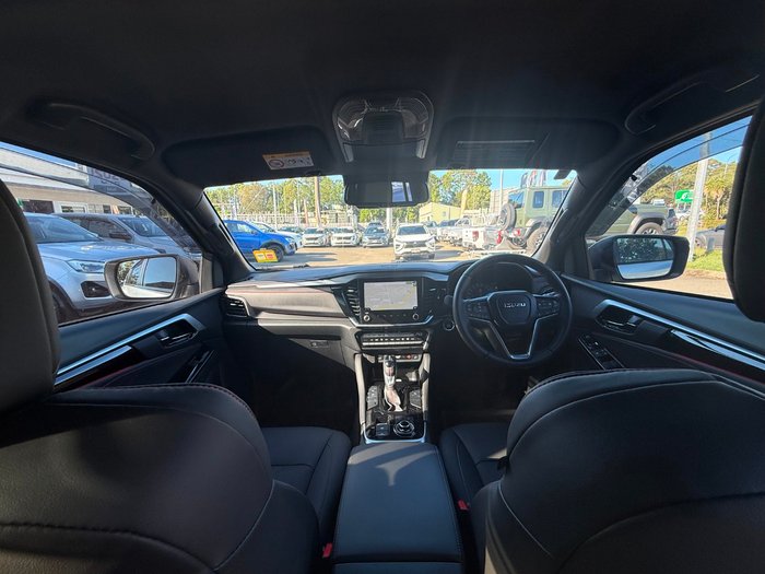 2025 Isuzu MU-X X-TERRAIN