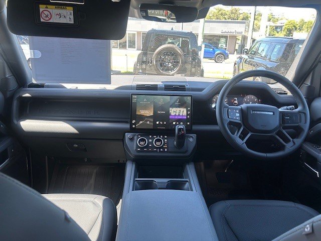 2025 Land Rover Defender 110 P425 X-Dynamic SE