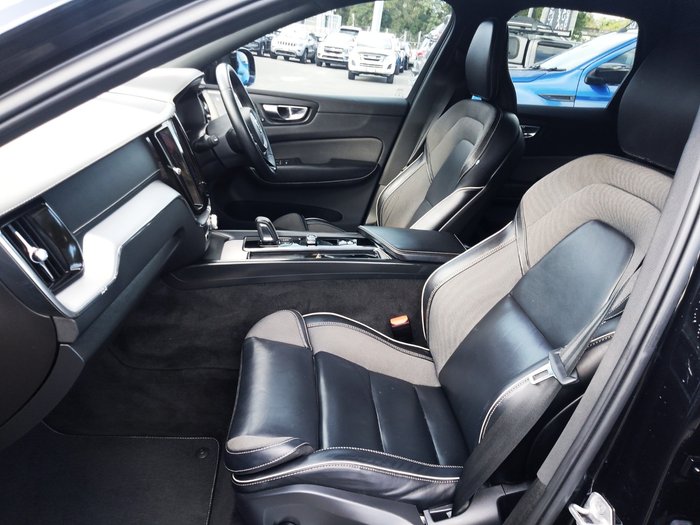 2021 Volvo XC60 B6 R-Design