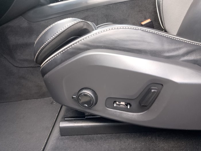 2021 Volvo XC60 B6 R-Design