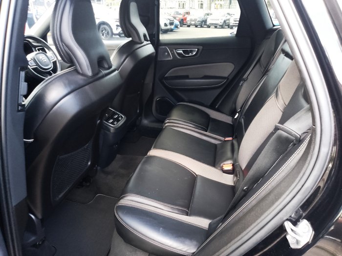 2021 Volvo XC60 B6 R-Design