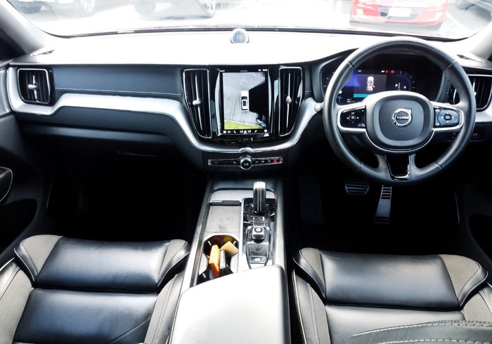 2021 Volvo XC60 B6 R-Design