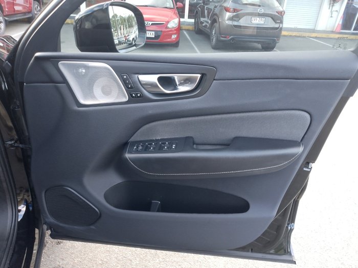 2021 Volvo XC60 B6 R-Design